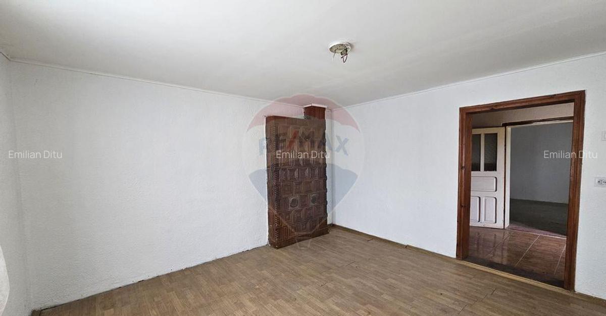 Casa cu 3 camere, teren intravilan de 1300mp in Ipote?... - 35
