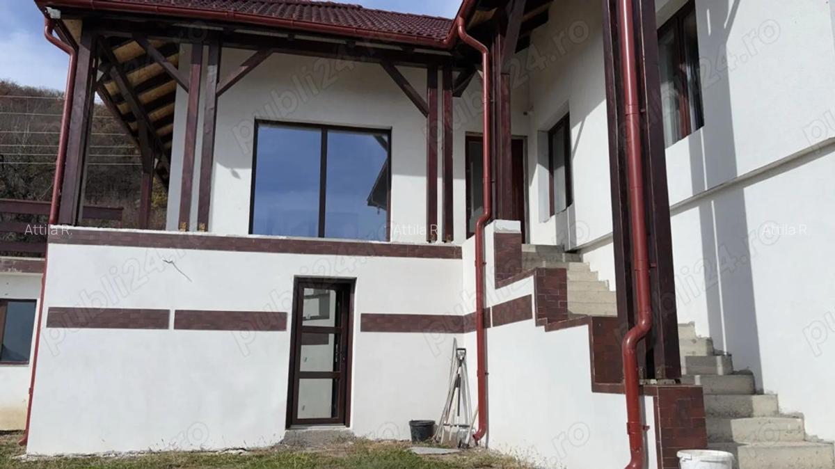 Proprietate multifunc?ionala sub padure locuin?a principala + spa?iu de relaxare - 8