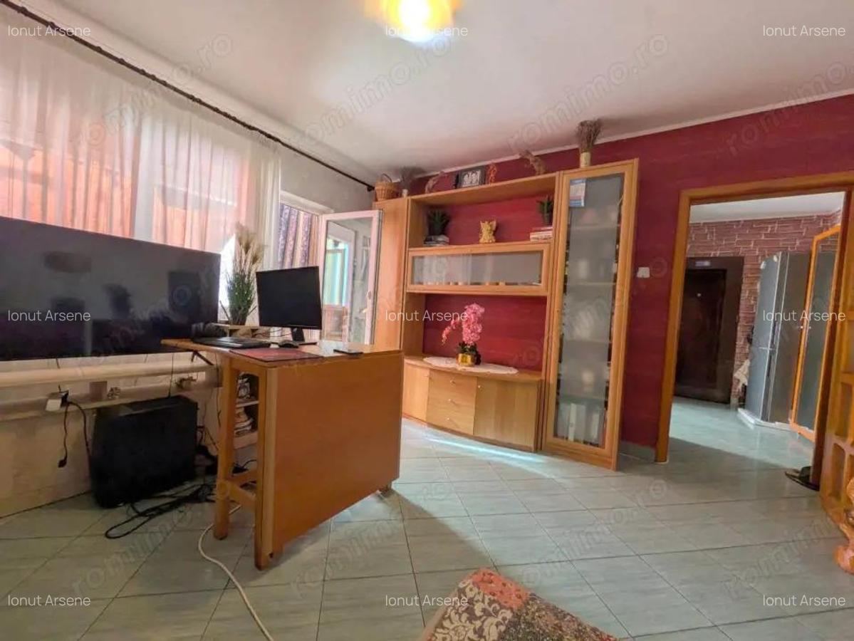 Nord - Parc, Apartament 3 camere decomandat, etaj 2/4, bloc 1984 - 6