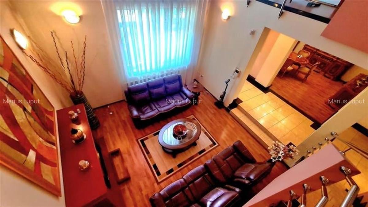 Casă cu 7 camere în Central - 18