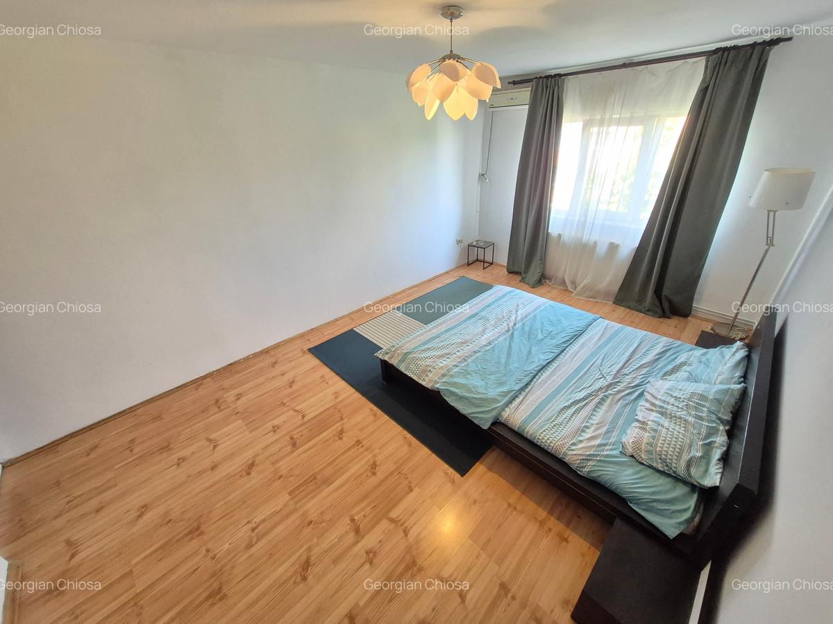 2 Cam-Aradului-3 Min Iulius Town--Mobilat-Centrala-Balcon--Aer conditionat-54 MP - 2
