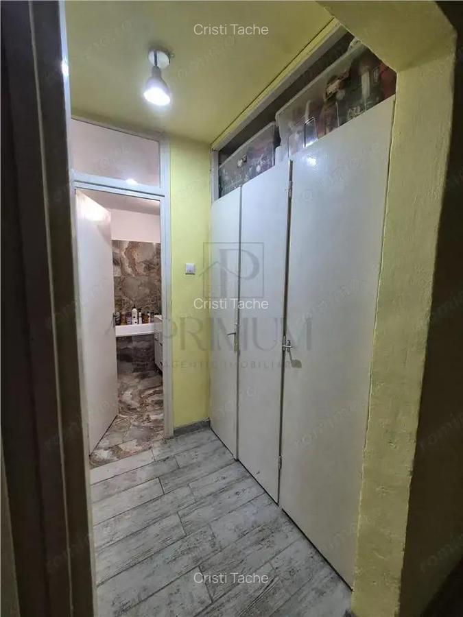 DAMBOVITA - ETAJ 2 - BLOC IZOLAT - 3 camere - 2 bai - 2 balcoane - centrala proprie - 12