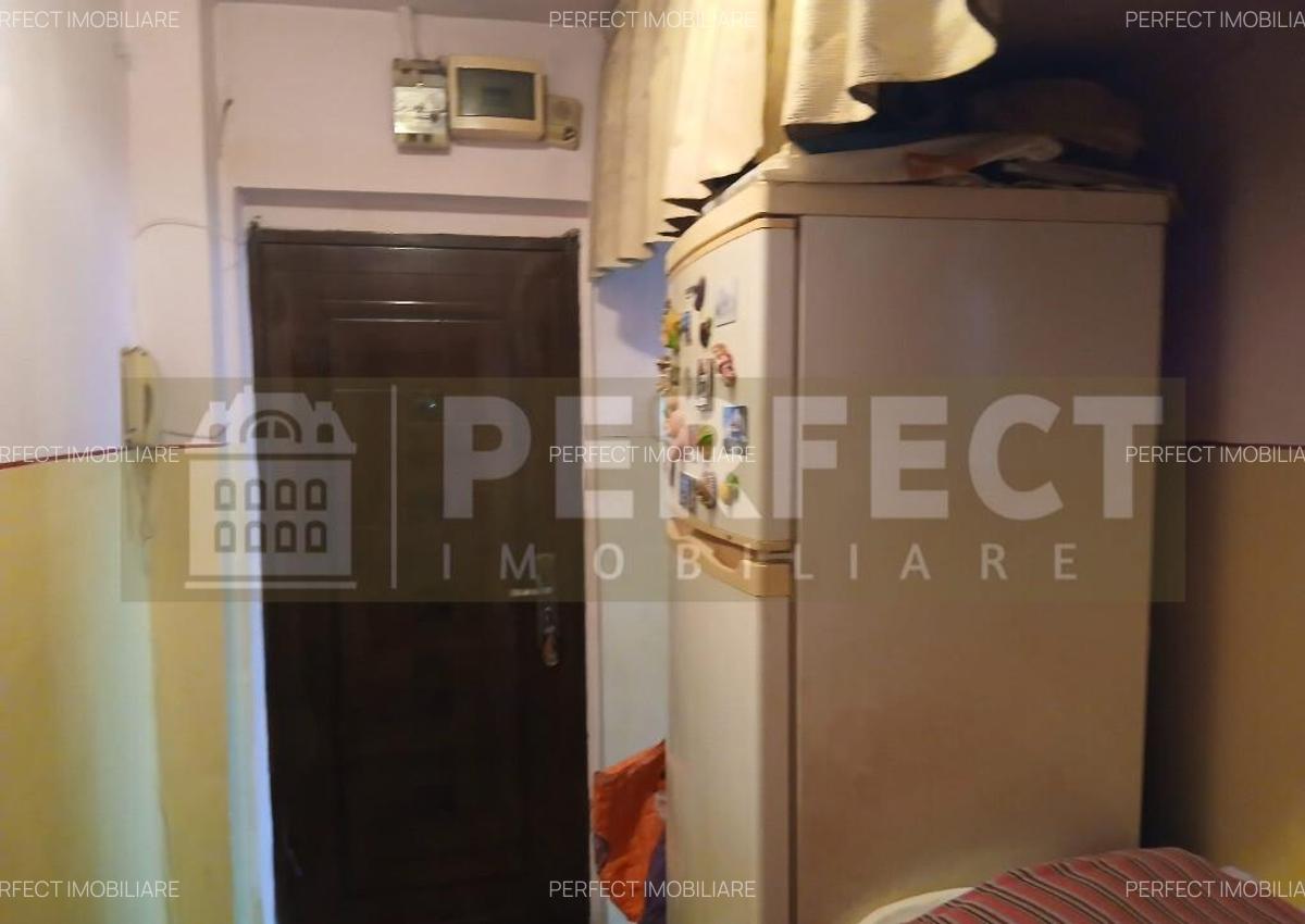 Apartament 2 camere, et.2/4 -Zarandului - 40.000 euro - 9