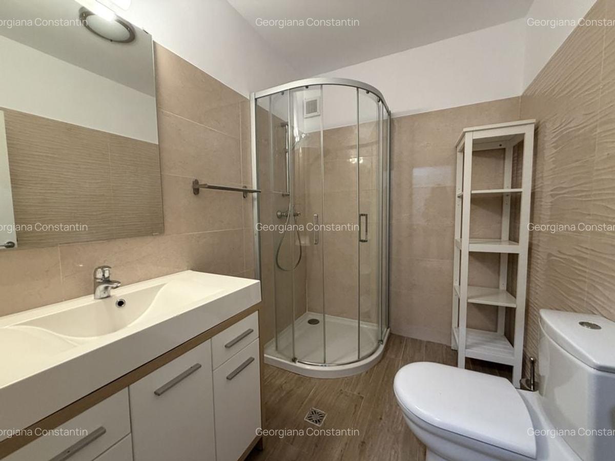 Vila semimobilata  cu 3 dormitoare, piscina exterioara, complex - 11