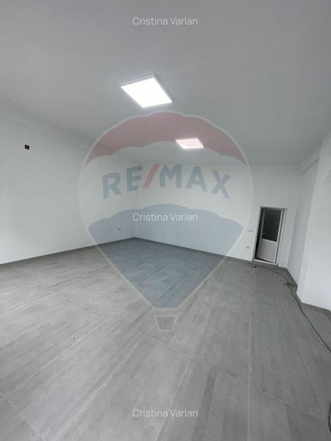 Spatiu comercial situat Central - 2