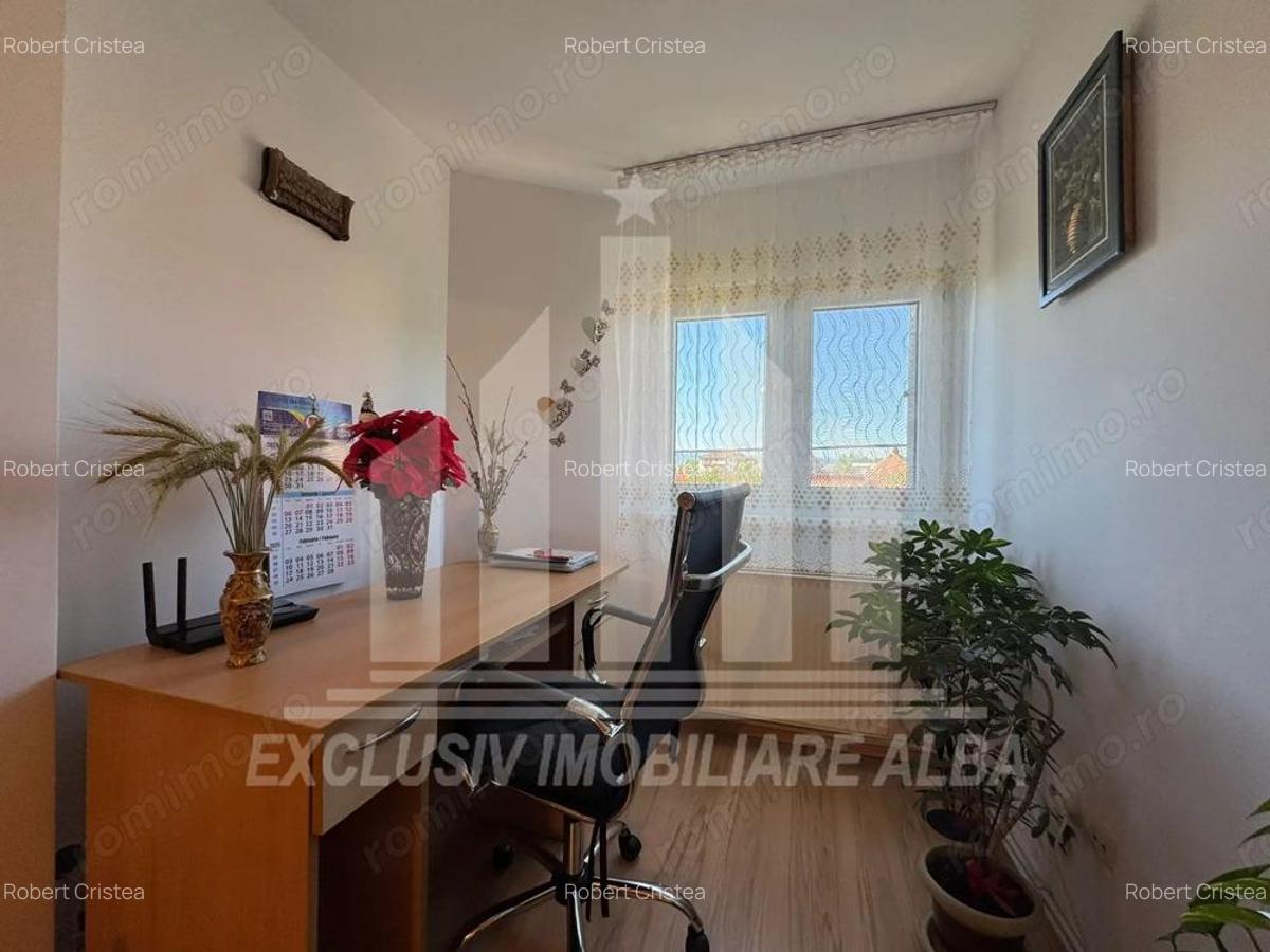 Apartament cu 3 camere decomandate, etaj 2, Centru - 2