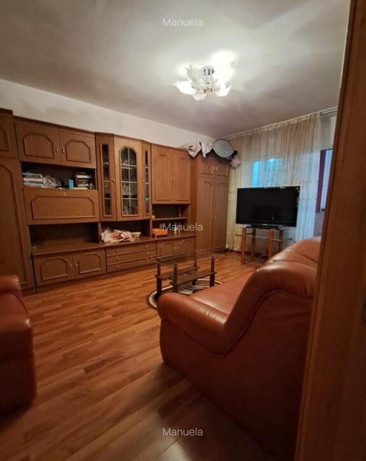 3 camere,decomandat,zona Metalurgie,etaj 2,in spate la Iulius - 7