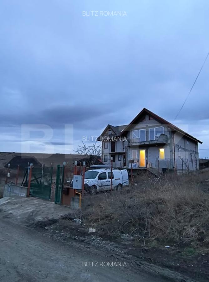 Casa familiala cu vedere spre lac - Campenesti, 365 mp teren - 1