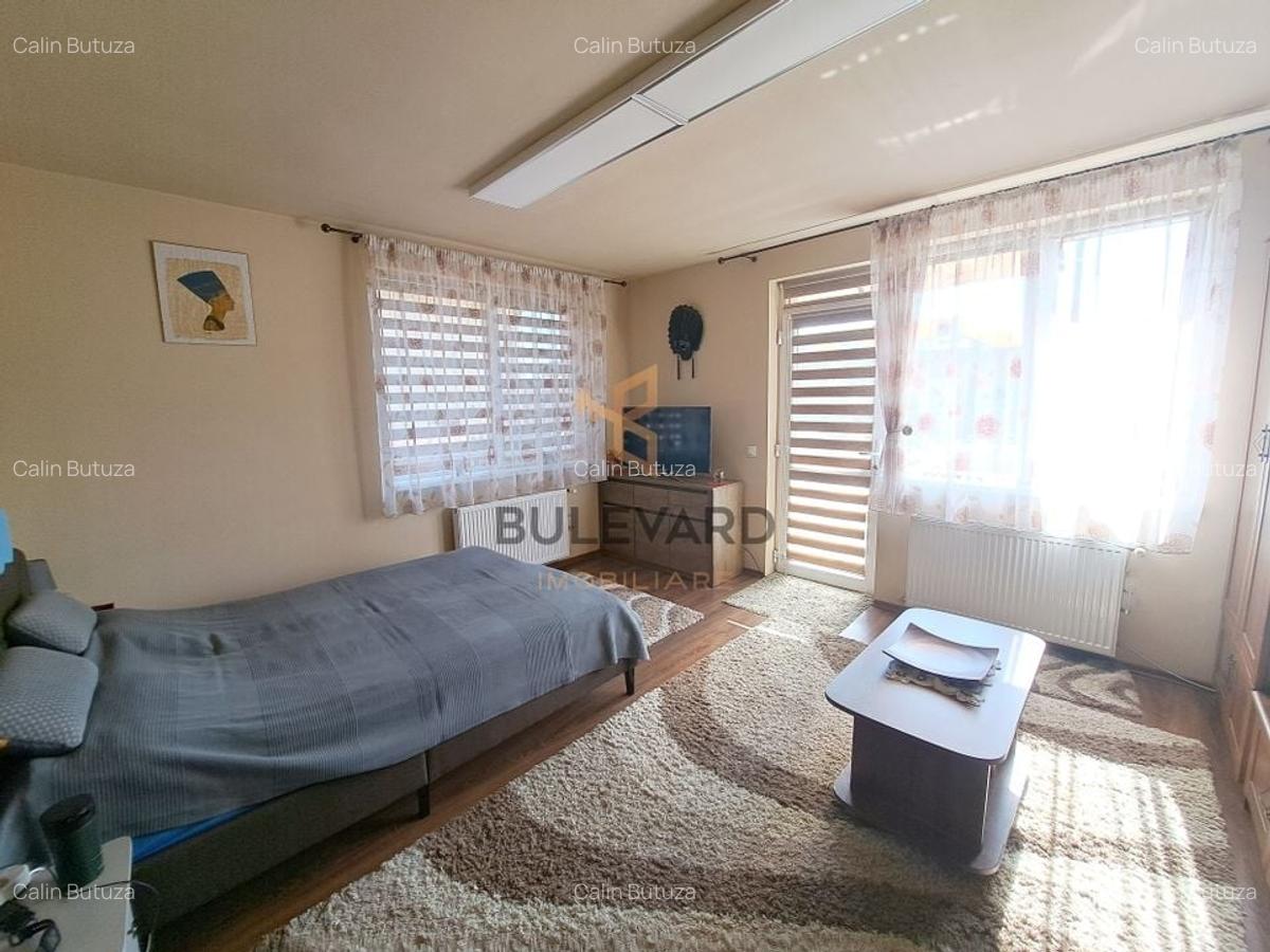 Casa 206 mp utili + pod 60 mp, 4 parcari, 304 mp teren - 7