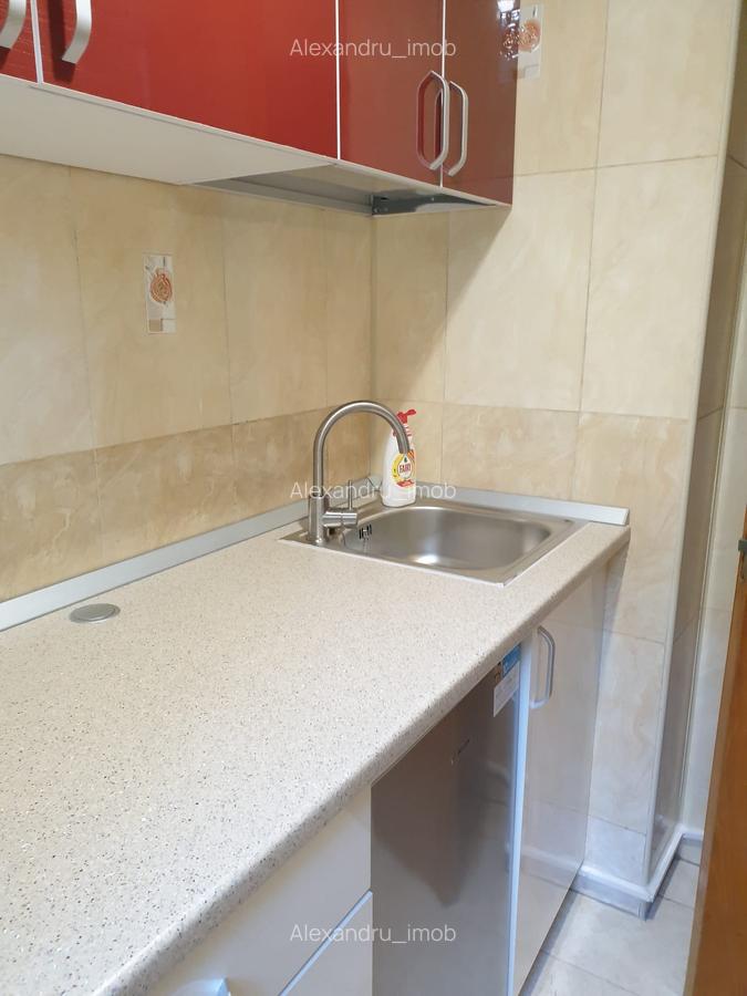 Aparatorii Patriei , strada Turnu Magurele 500m pana la Metrou - 5