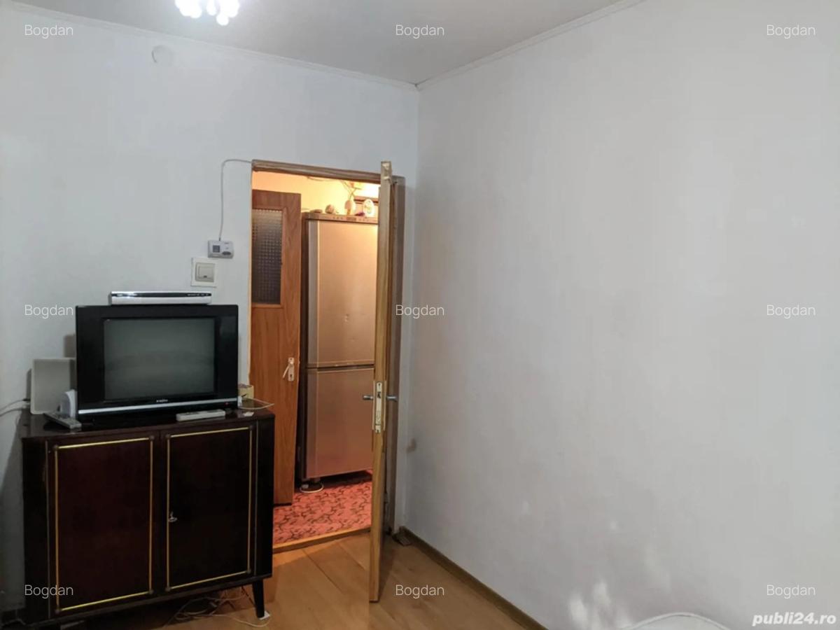 Camera de inchiriat in apartament 2 cam. - 2