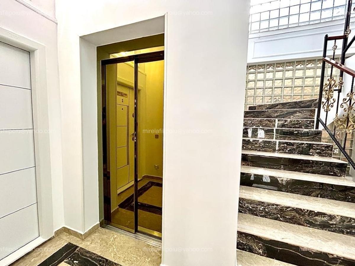 Discount mare, 2 camere lux, gata de mutare, comision 0 - 12