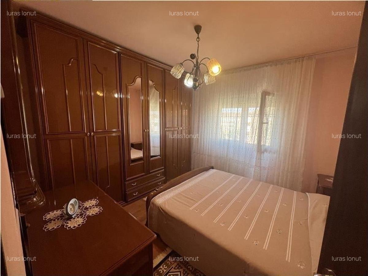 Apartament cu 3 camere decomandat în Valenta - 6