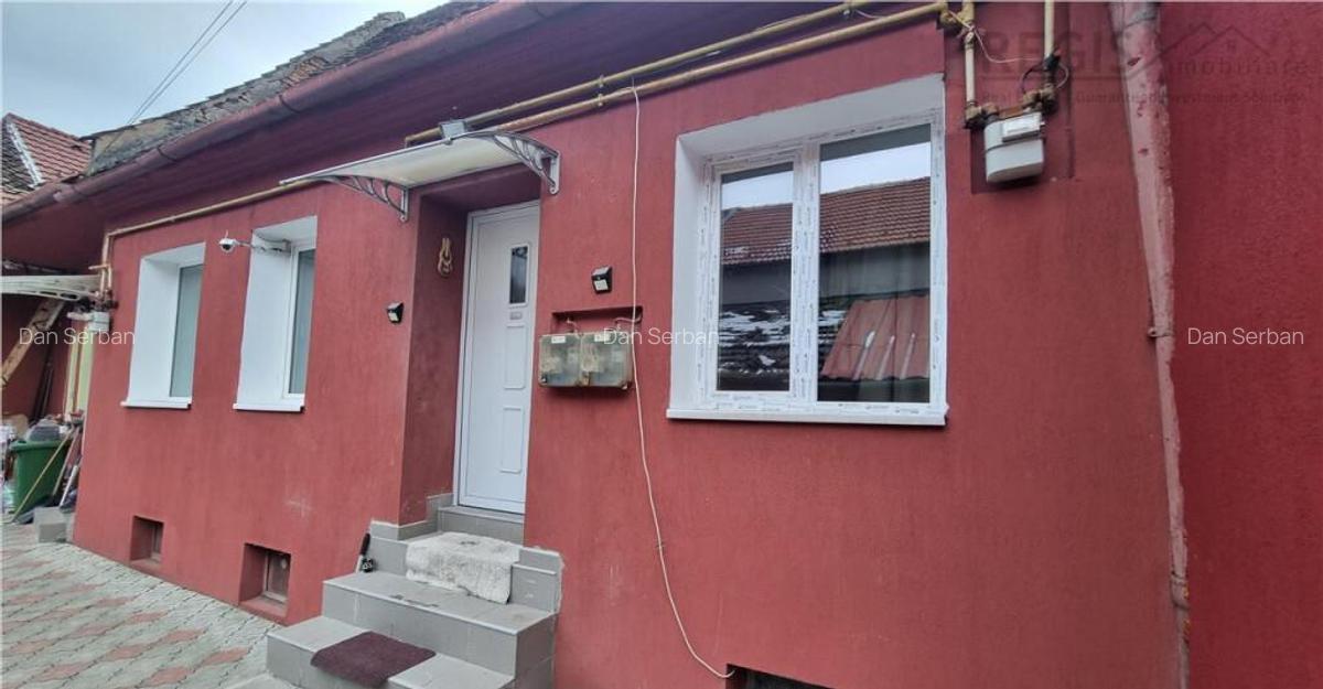 Studio la casa , zona strazii Lunga - 2