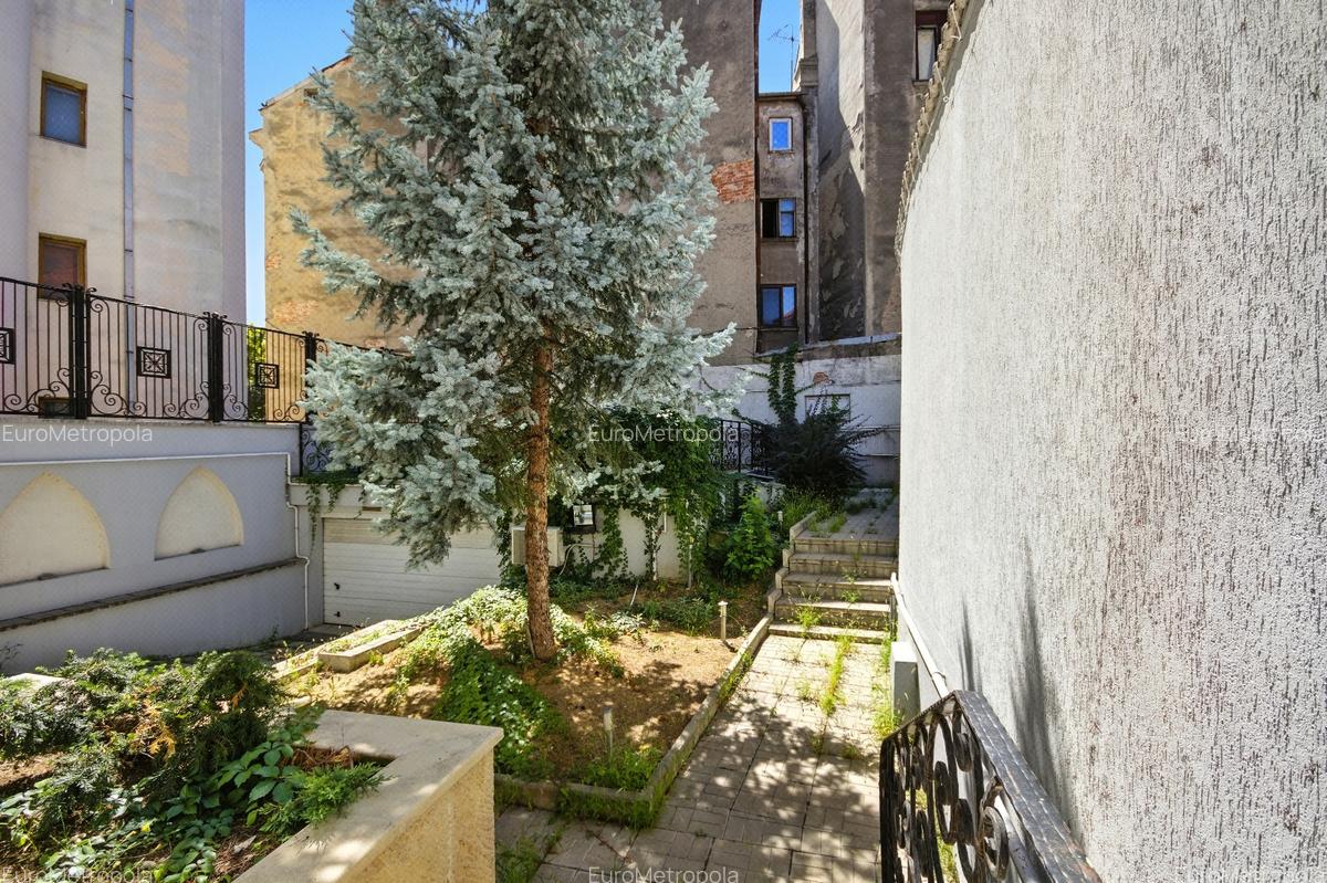 Vila cu arhitectura deosebita, adiacent Bd-ului Lascar Catargiu, refacuta integr - 18