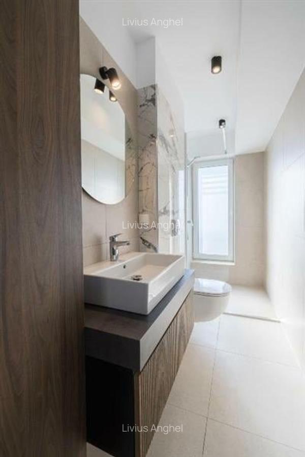 Apartament cu 3 camere decomandat în Tractorul - 4
