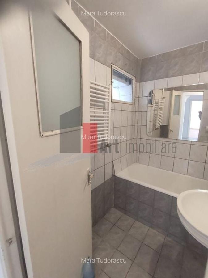 Vânzare apartament decomandat 3 camere cu centrală - Str. Baciului - 24