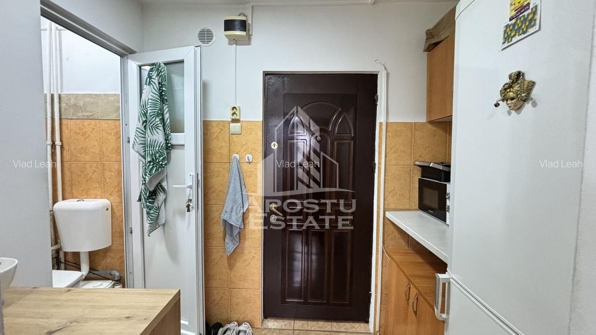 Garsoniera cocheta, mobilata si utilata, etaj intermediar, zona UMT - 7