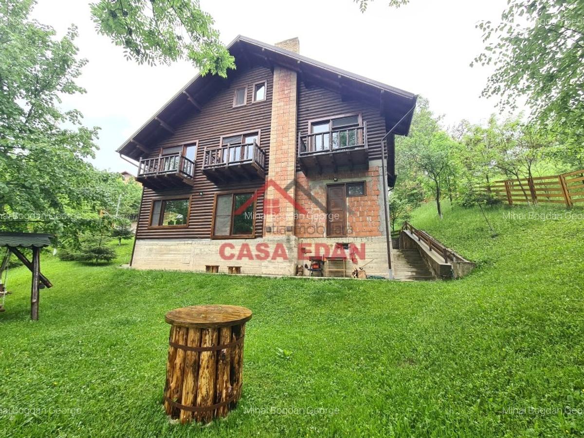 ●Casa in Pietriceaua, 4 camere, 4 bai, teren 1000mp,an 2012, 180.000e● - 1