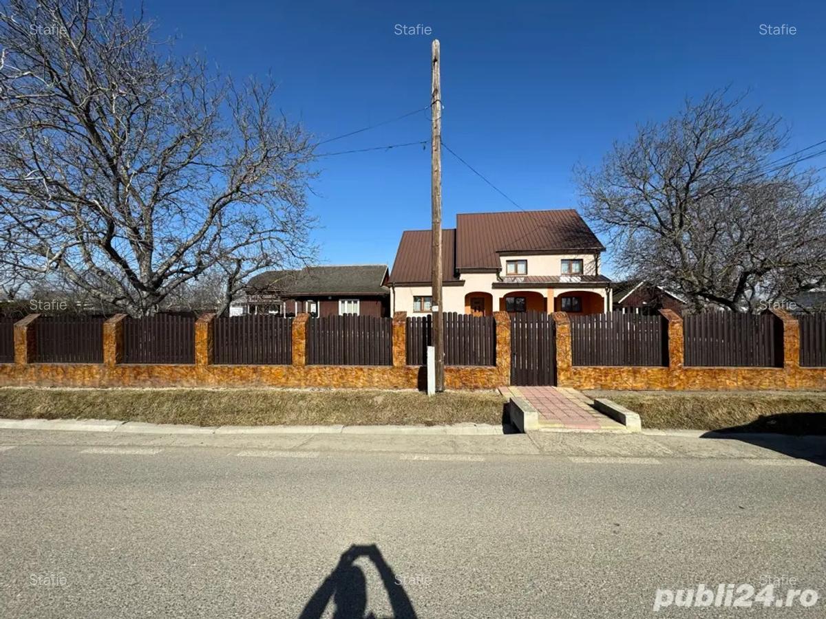 Vand casa comuna Draganesti jud Neamt la 10 km de Targu Neamt plus 9000 mp teren - 2