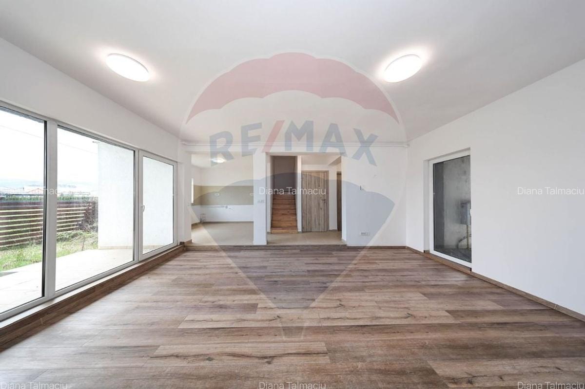 Casă cu 4 camere în Tărlungeni - 4