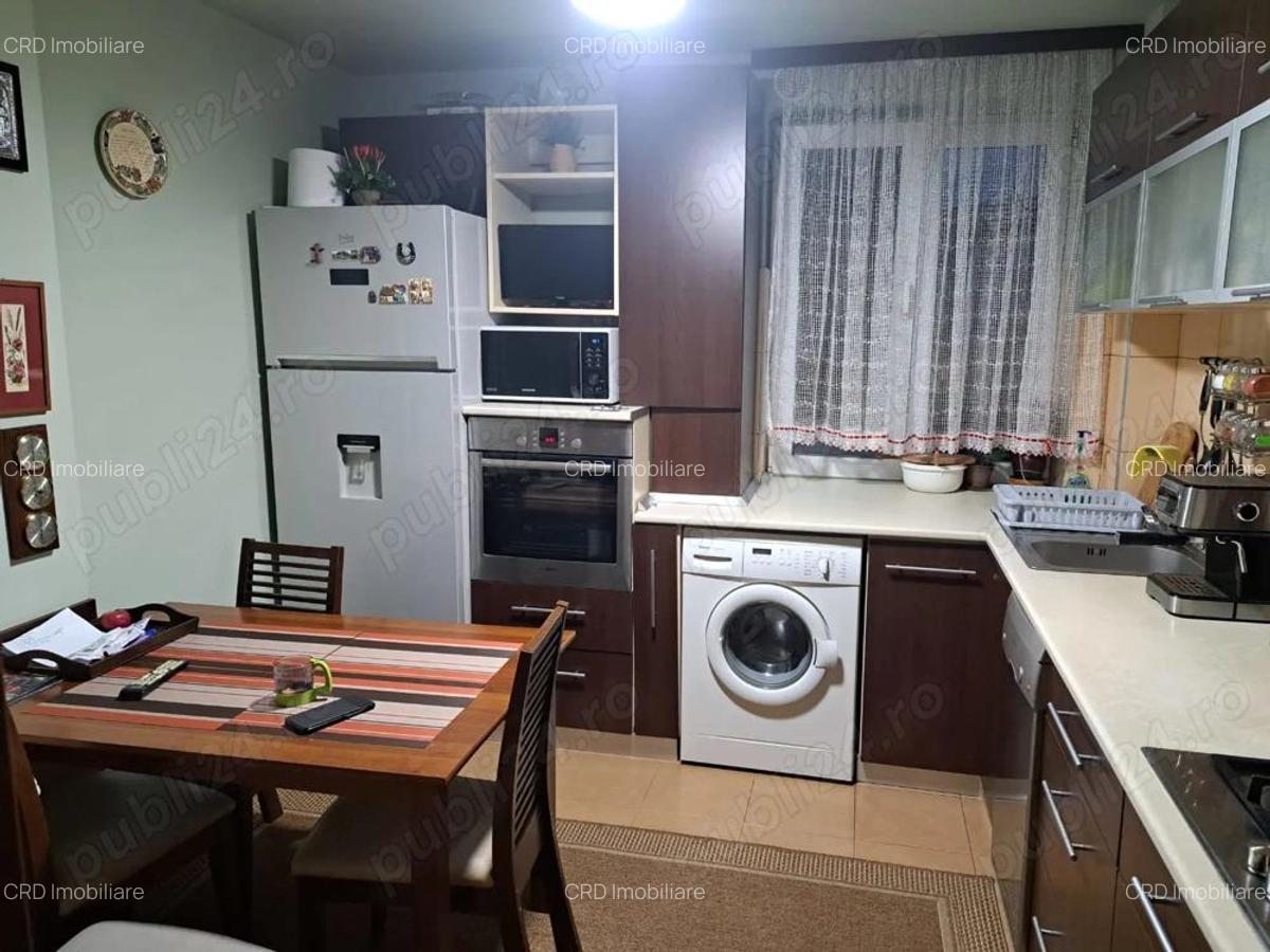 Cartier Sasar apartament 4 camere, balcon, etaj 3 - 7