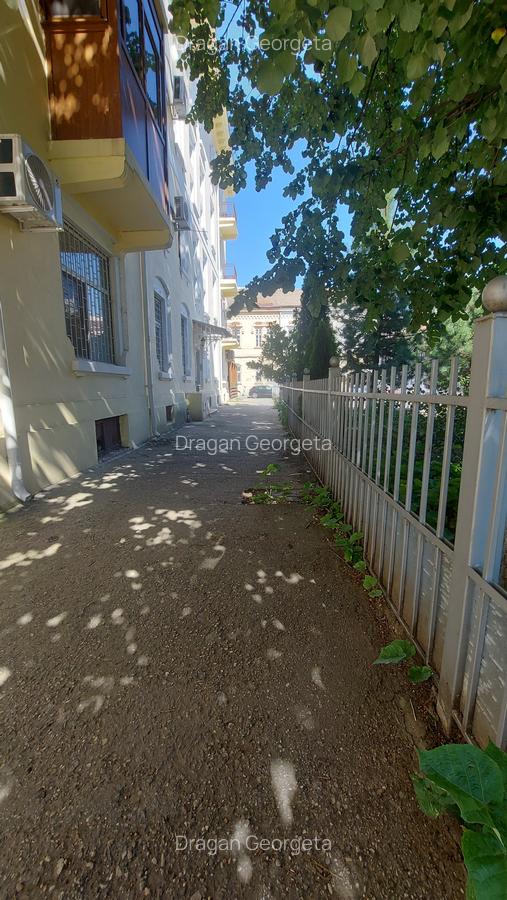 UNIRII-CURTEA DE APEL vanzare  5 camere - 23