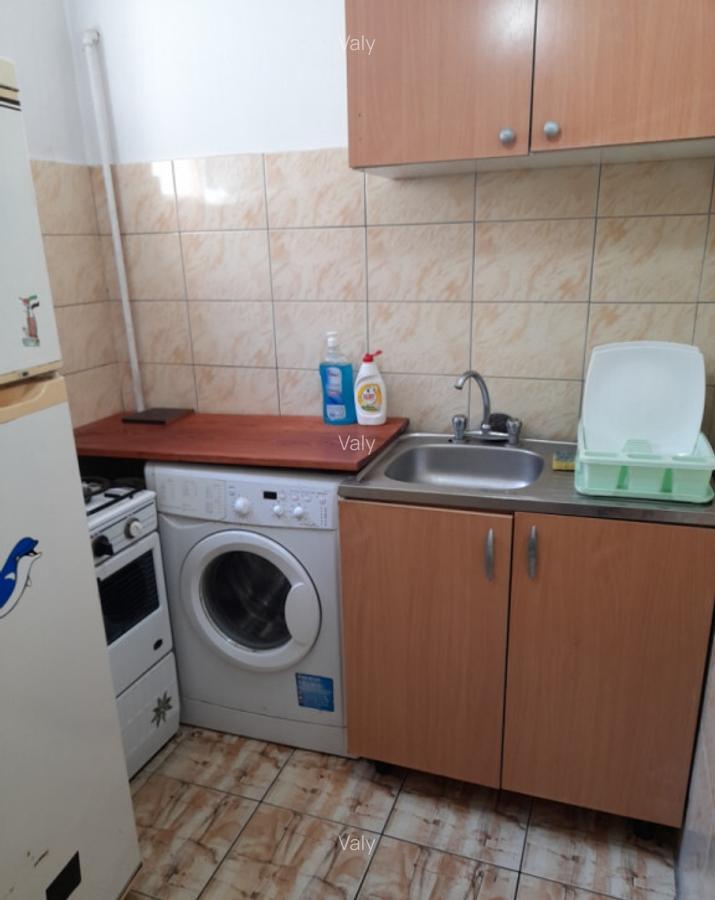 Ofer inchiriere garsoniera ultracentral parter Pitesti - 8 Ofer inchiriere garsoniera ultracentral parter Pitesti - 8