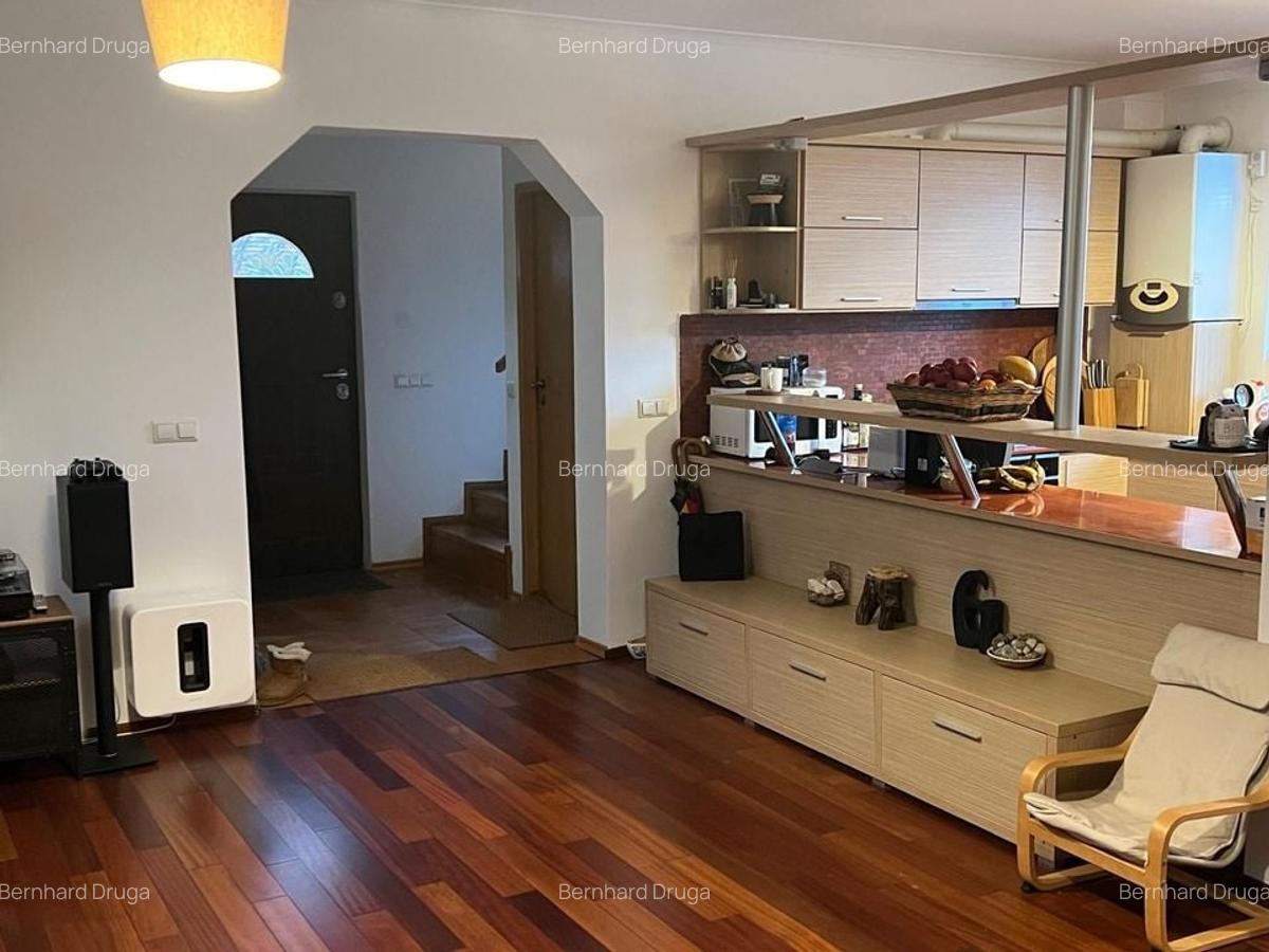 Refugiu Elegant lângă Lac – Vilă Mobilată Integral, la Doar 20 km de București - 8