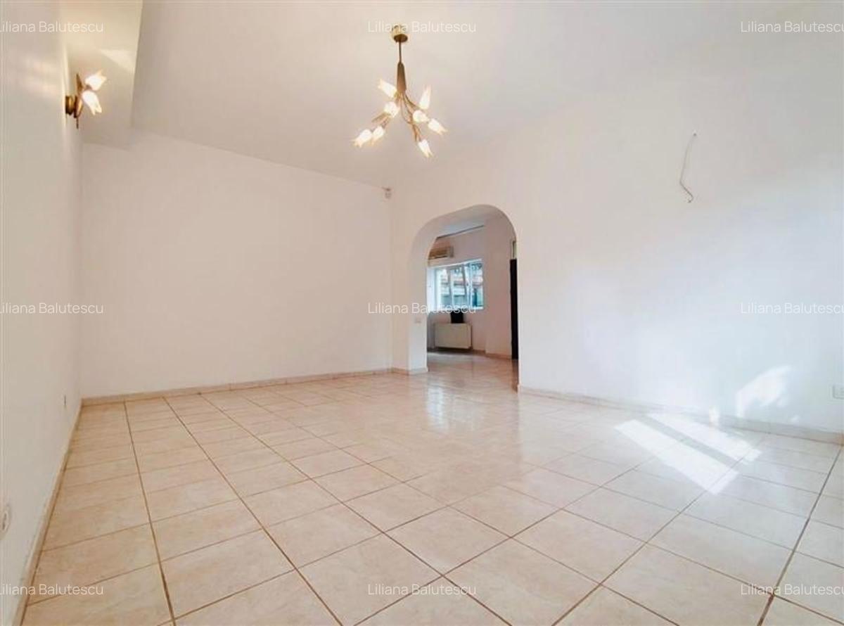 Tineretului, vila renovata, 5 camere, P+M, chiar langa parc - 3