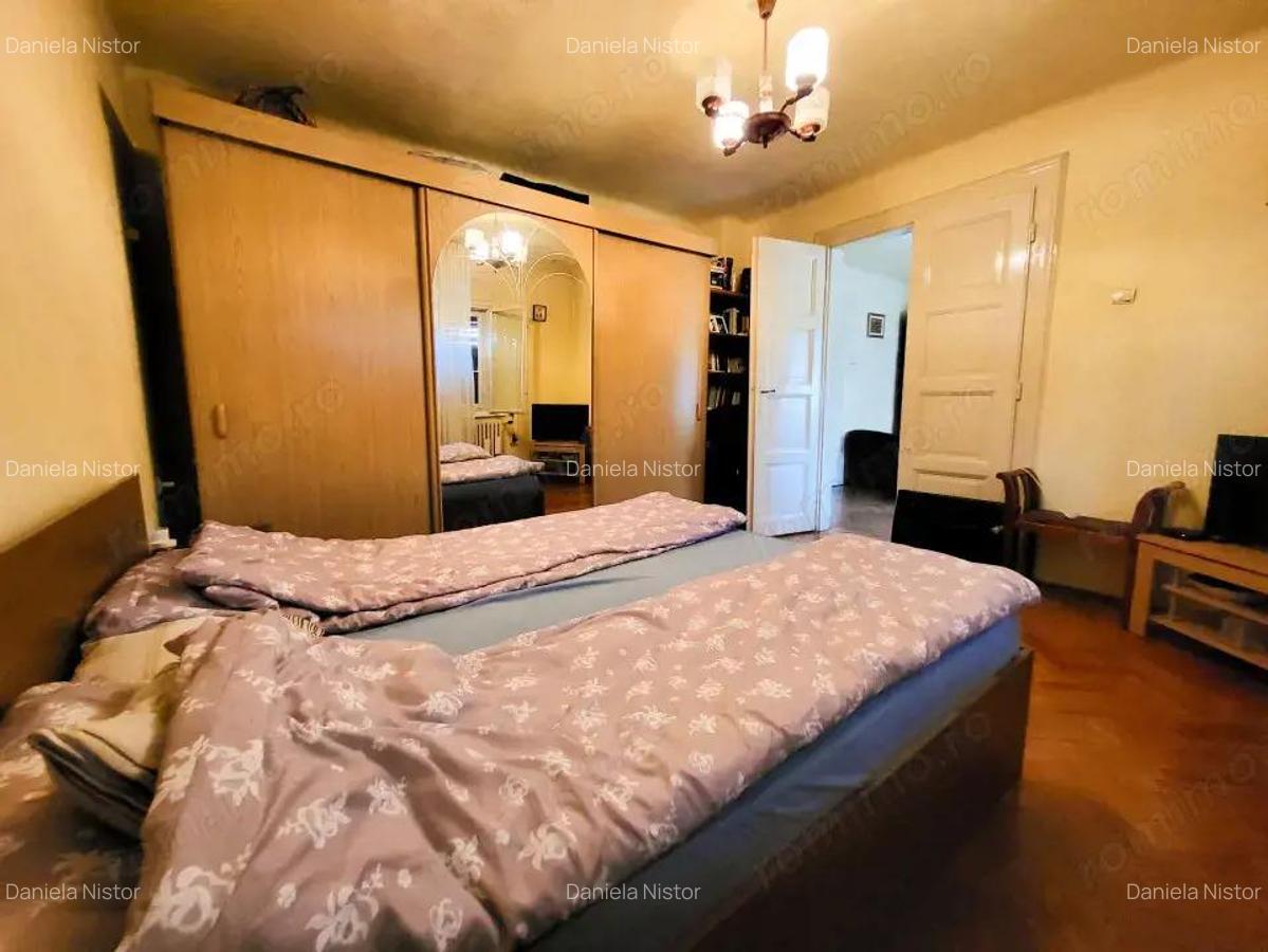 Casa 8 Camere, 3 Apartamente, Singur in curte - 13