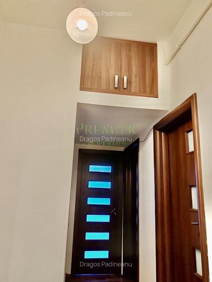 Bloc Rusesc Bucurestii noi vis a vis de metrou Bazilescu boxa - 3