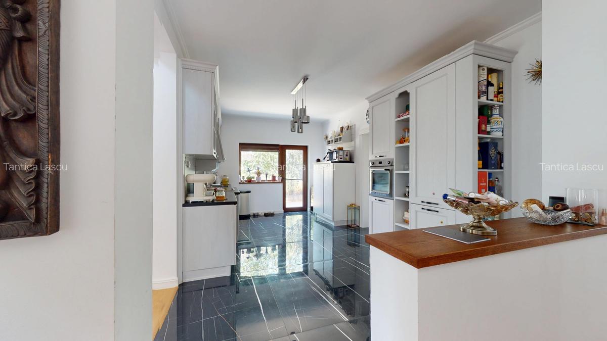 Imobil  de lux pe malul lacului cu ponton, complet mobilat si utilat - 18