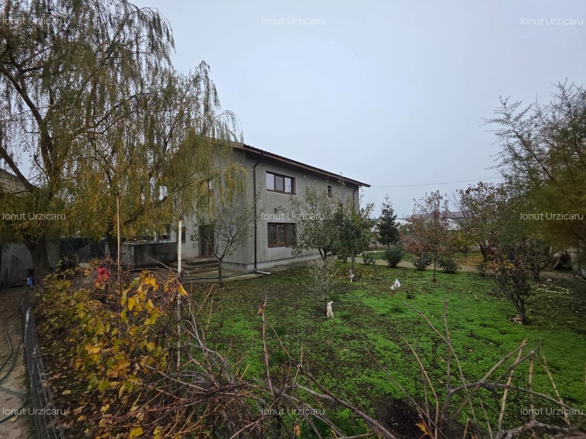 Vila cu 4 .camere 3. bai --249 mp utili - teren 881mp - 2