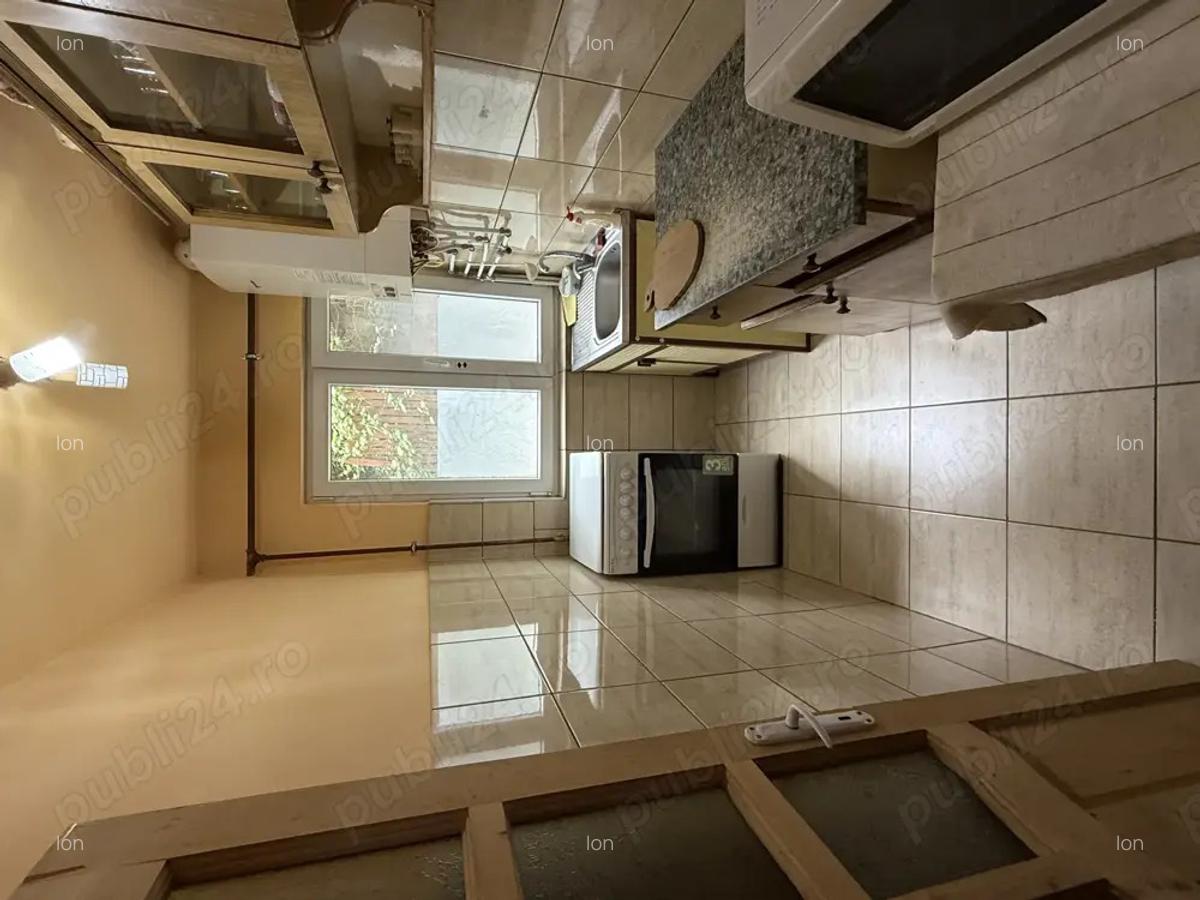 Proprietar, vand apartament 2 camere Re?i?a - 3
