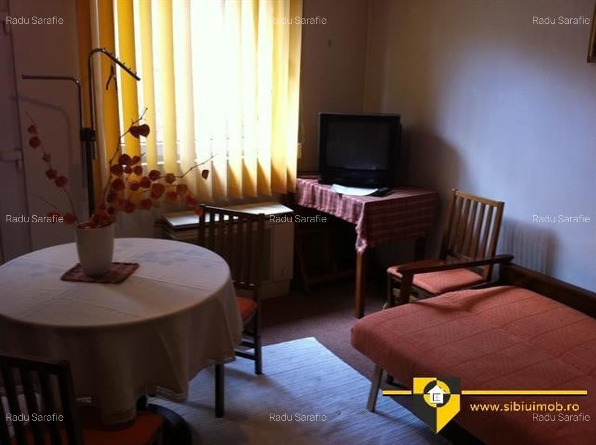 Garsoniera la casa str.moldoveanu-milea acces separat - 2