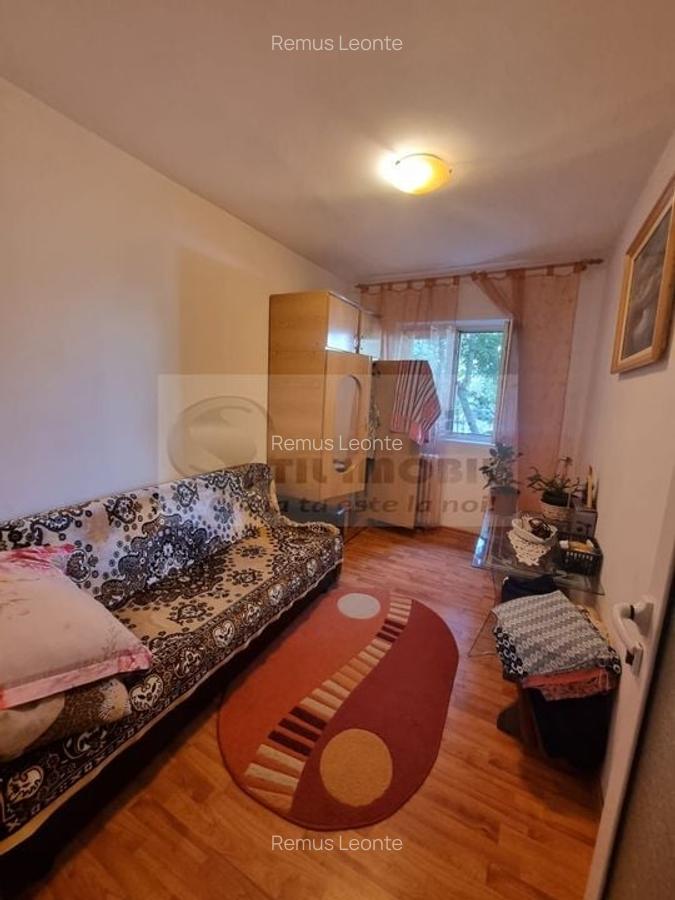 Apartament cu 4 camere, decomandat, in Alexandru Cel Bun ! - 2