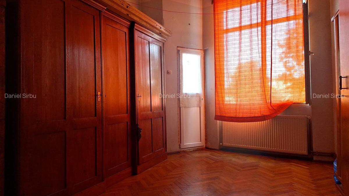 Vanzare apartament 3 camere, zona  Piata Sf. Stefan, etaj 1, comision 0% - 5