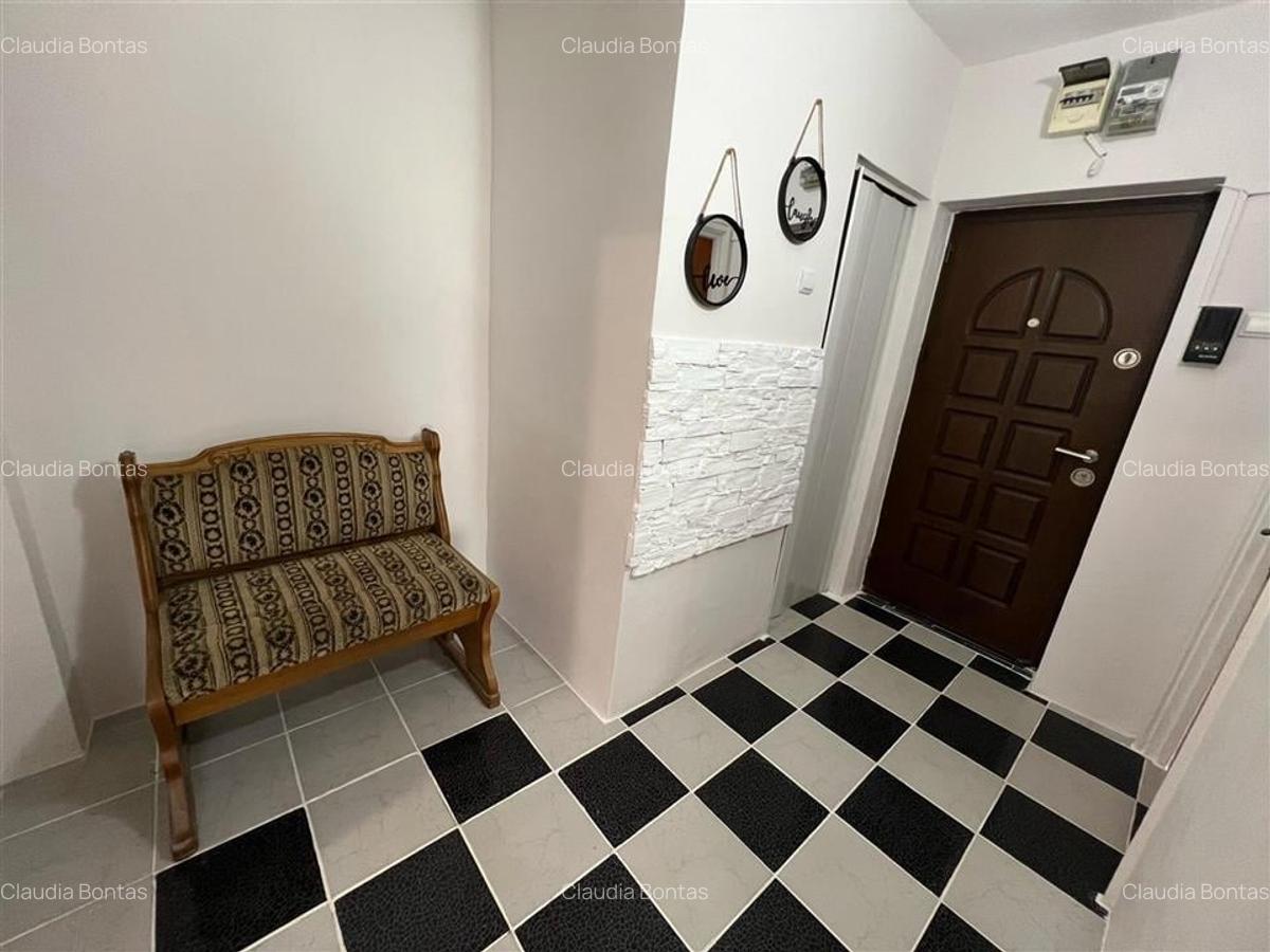 Apartament cu 3 camere semidecomandat în Podu Roș - 6