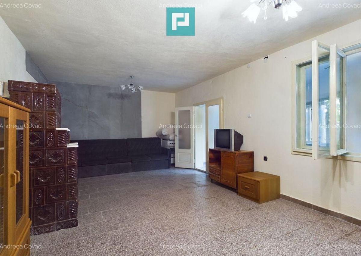 Casa cu 8 Camere in Salajeni - 3