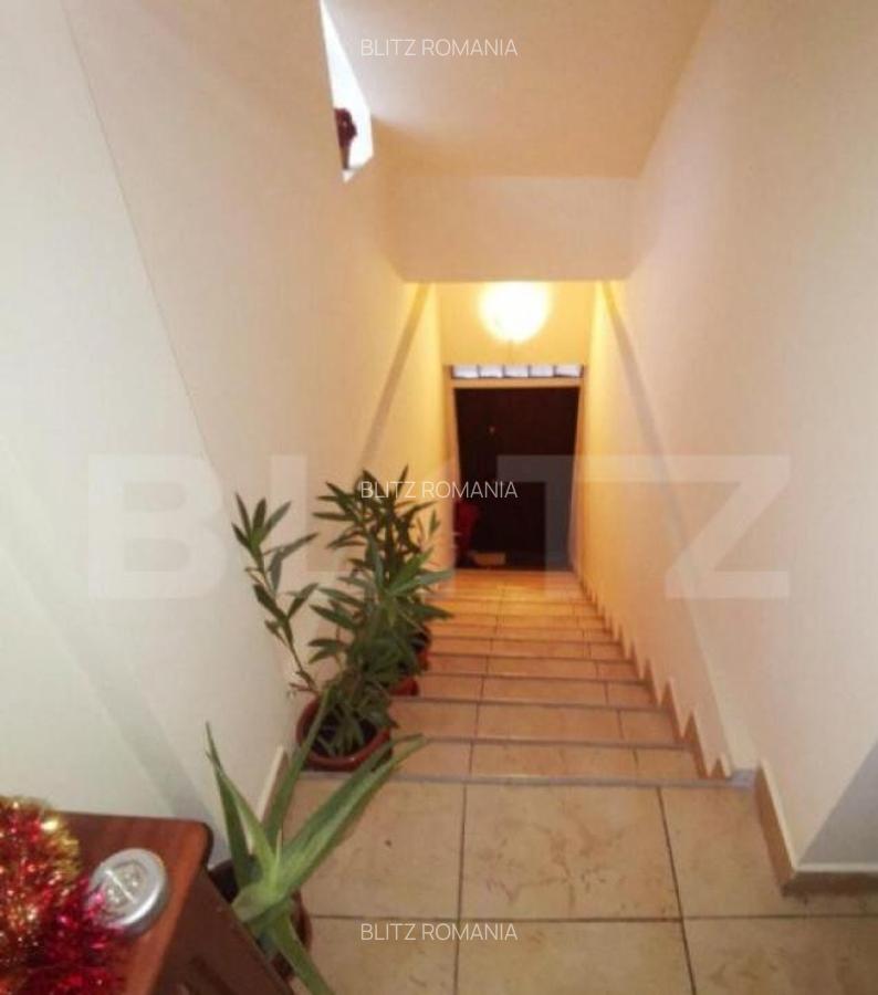 Casa de vanzare, cu 5 camere, 480 mp, zona 1 Mai - 3