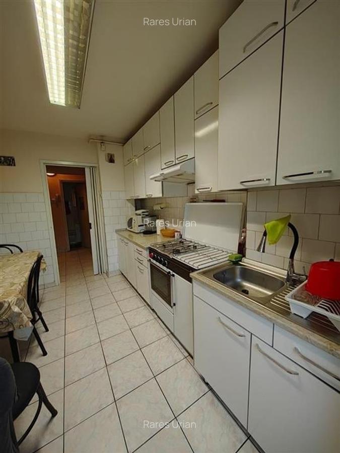 Apartament de vanzare cu 3 camere decomandat, cartierul Manastur Cluj Napoca - 2