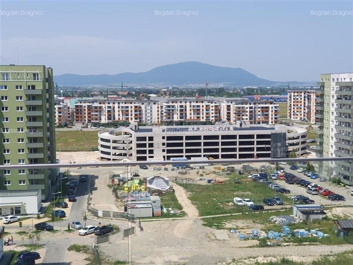 Apartament cu 3 camere decomandat în Tractorul - 15