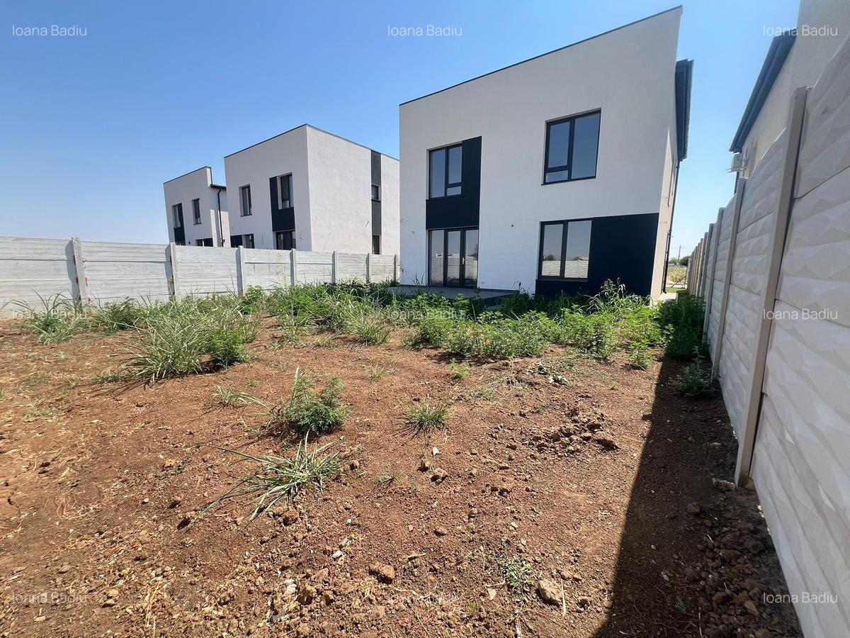Vila individuala - 5 camere - 3 bai - beci- Teren 330 mp - 23