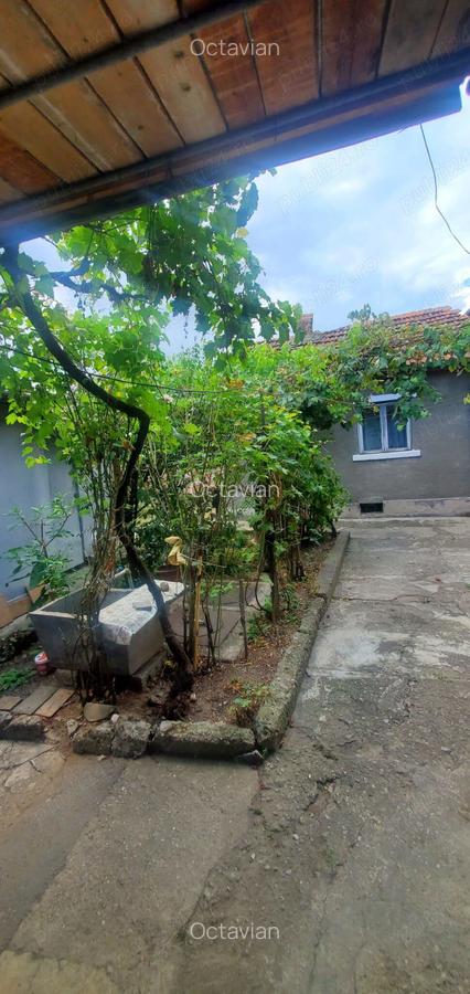 Casa amplasata pe un teren de 280mp cu potential comercial pe str Orly - 2