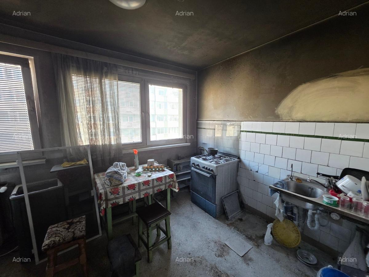 Titan, pe Nicolae Grigorescu, vav metrou si parc IOR, bloc reabilitat, - 1