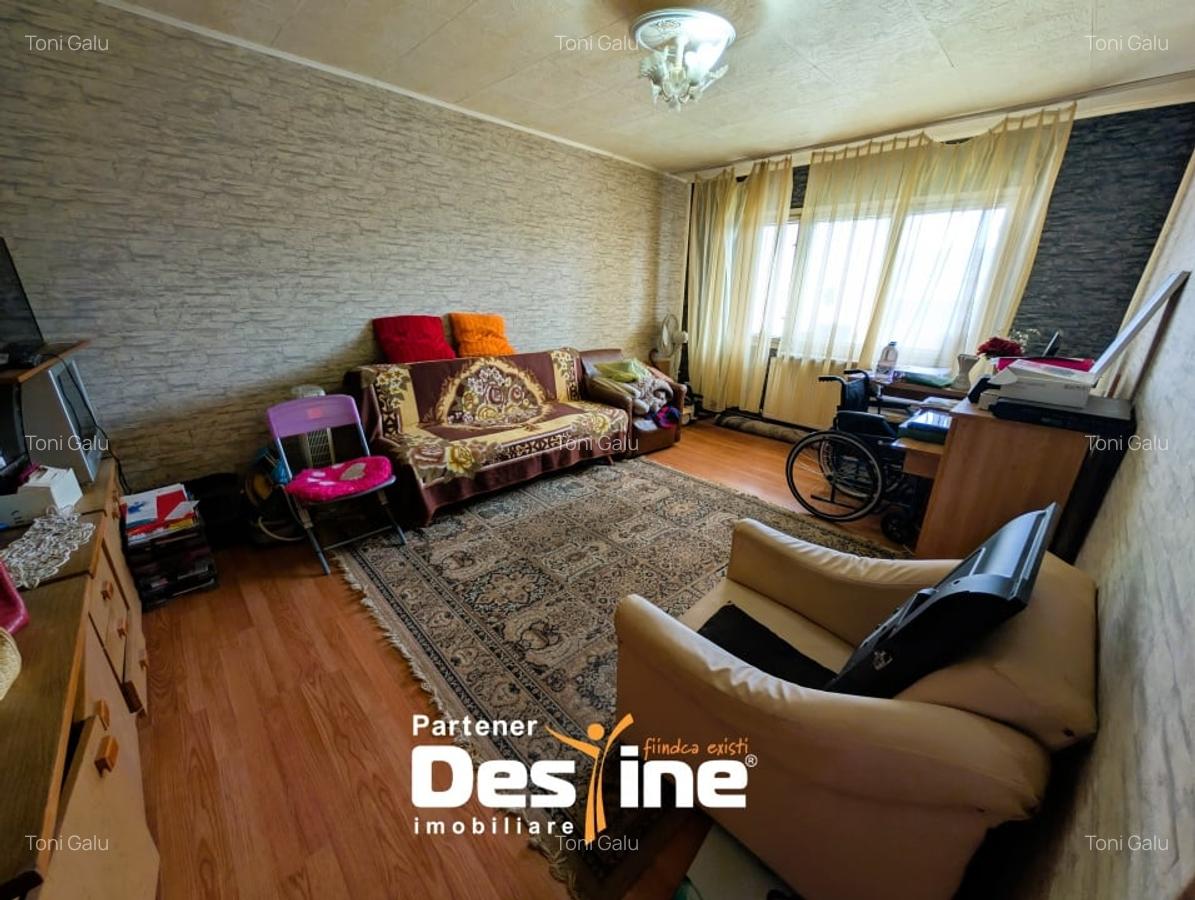 4 camere decomandat - 2 bai cu geam - centrala termica - simplu - la strada, CUG - 1