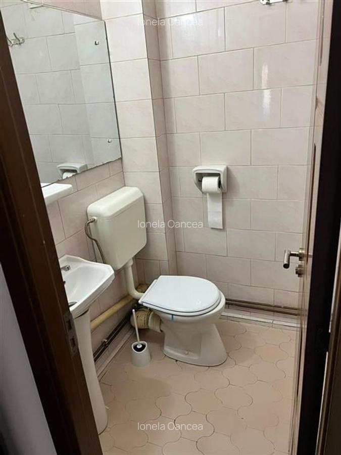 Apartament cu 3 camere situat in Tractorul - 8