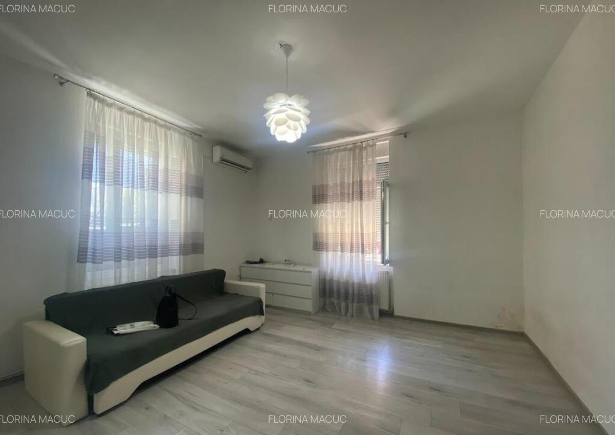 Garsoniera in casa , zona centrala, parter, 49900 euro - 2