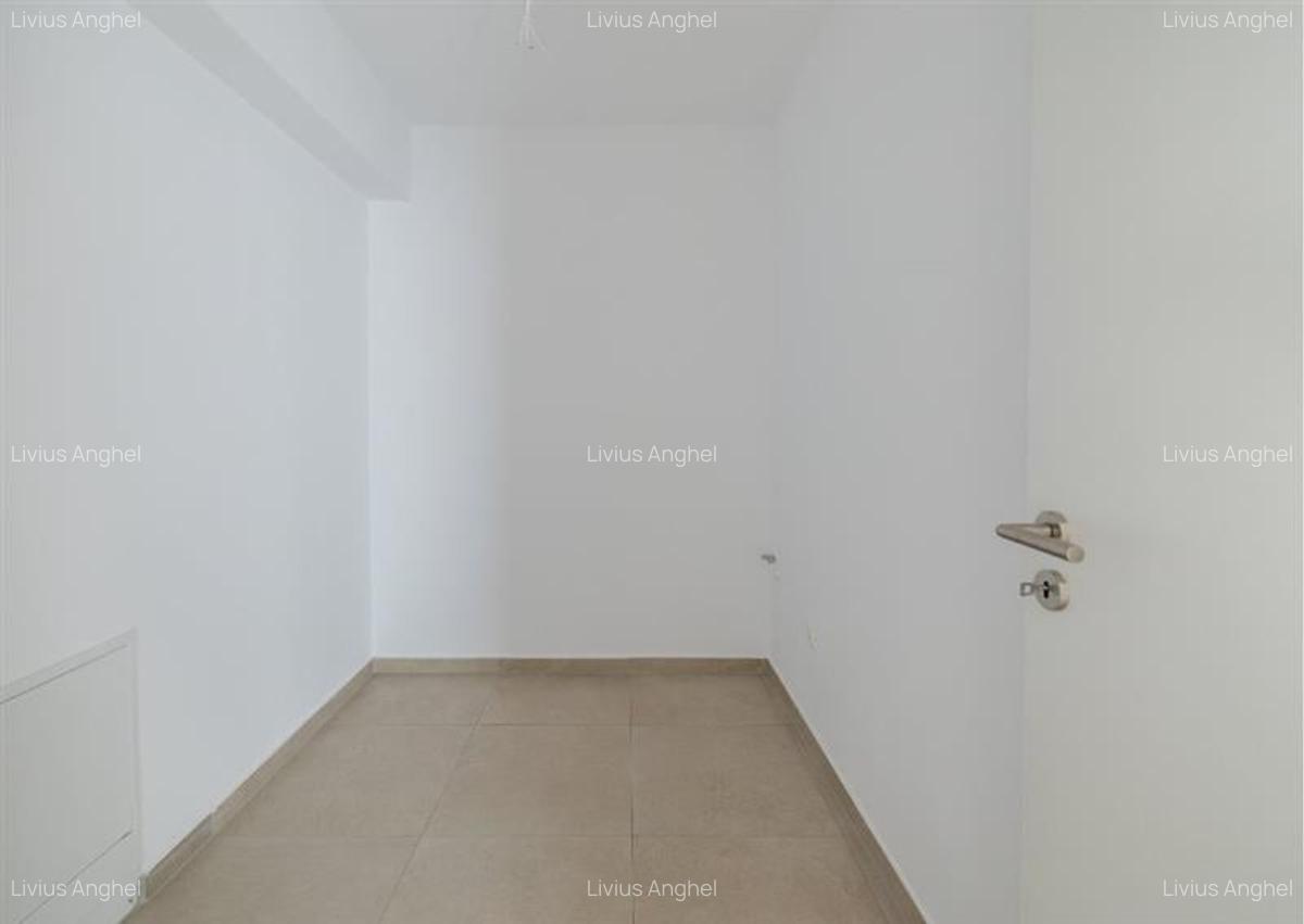 Apartament cu 3 camere decomandat în Tractorul - 15